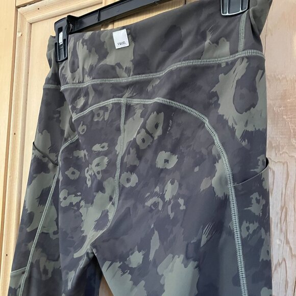 Vuori Womens Stride Performance Floral Camo Pocket Legging Medium Green SP EXC - Picture 5 of 12